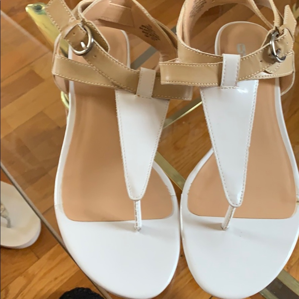 9 & CO white and tan sandals